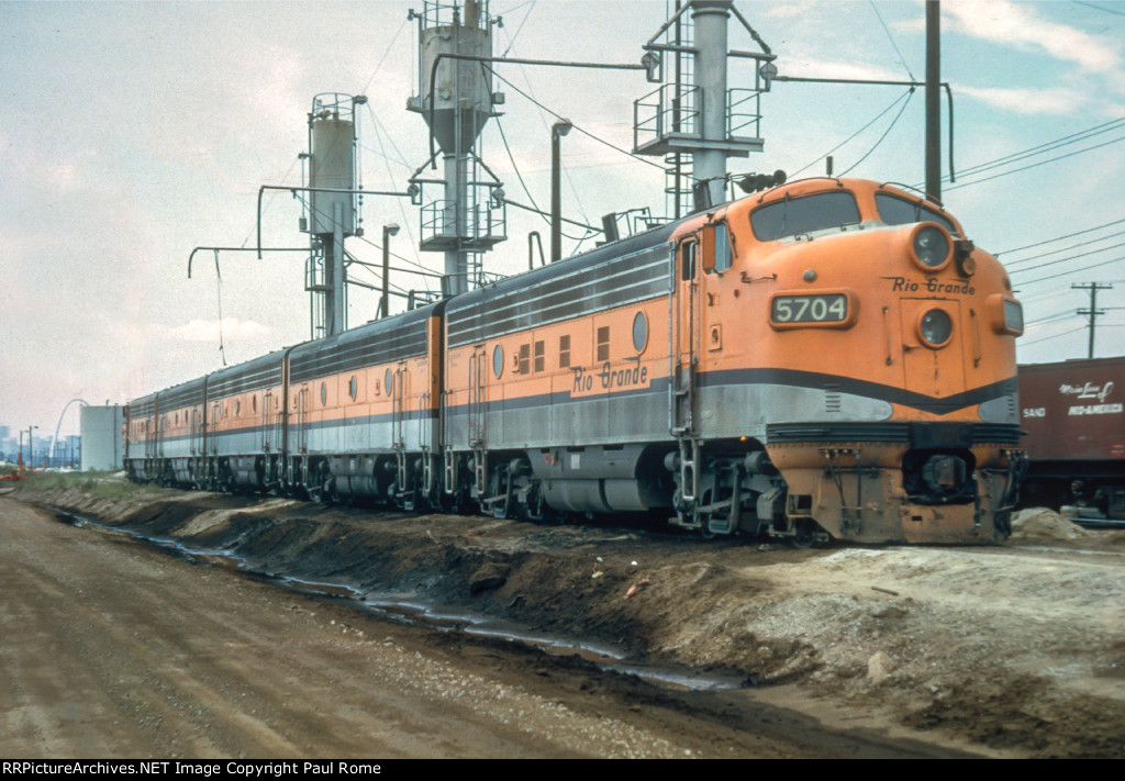 DRGW 5704, EMD F7 A-B-B-B-A power on lease to Illinois Central